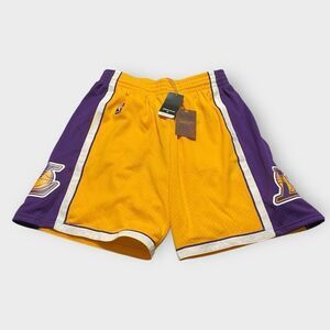 Mitchell & Ness Los Angeles Lakers ‘09  Swingman Yellow Shorts Mens size L NWT